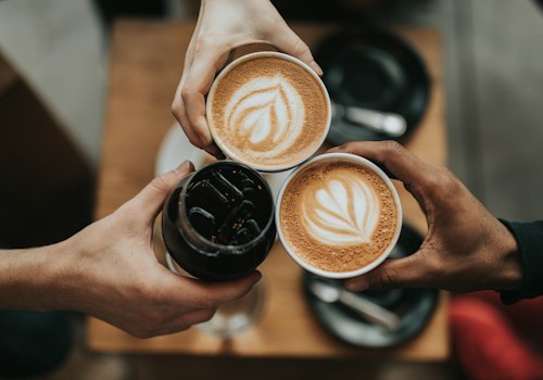 Cà phê ban mai ngắm đồi thông